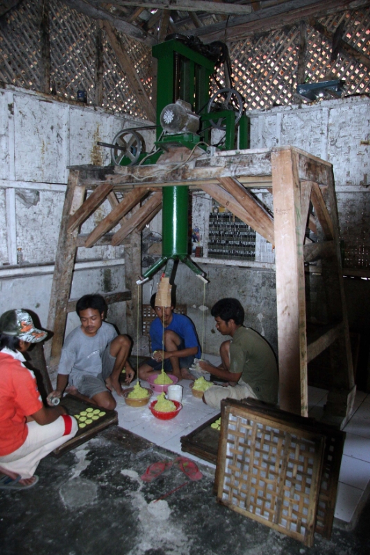Family krupuk factory, Java Pangandaran Indonesia.jpg - Indonesia Java Pangandaran. Family krupuk factory
